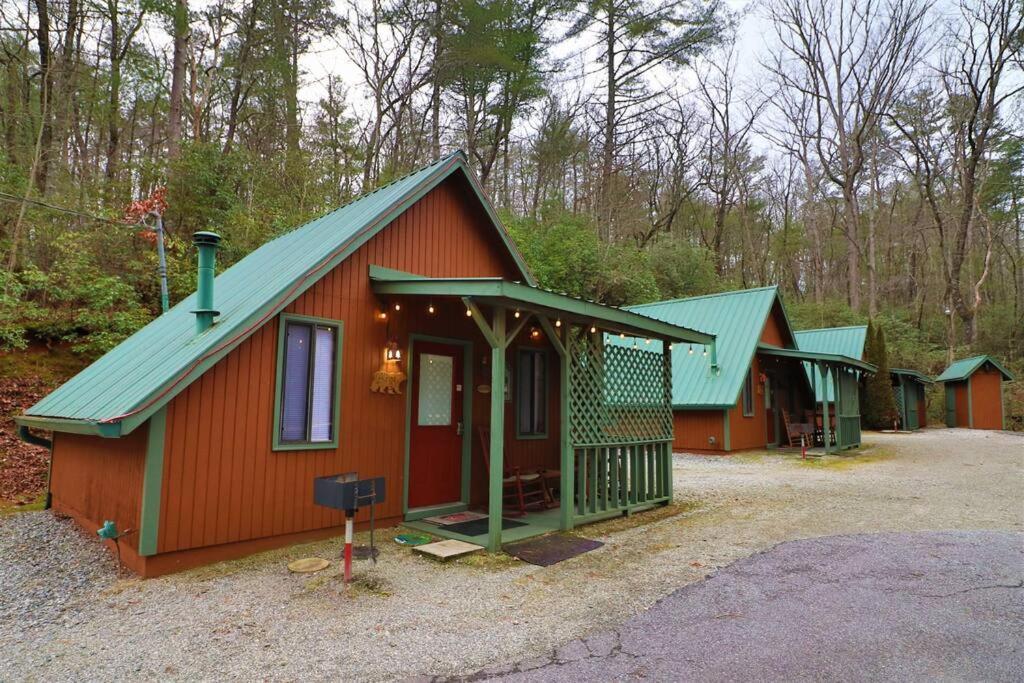 Cute Updated Mountain Cabin Fireplace #3 Helen Exterior foto